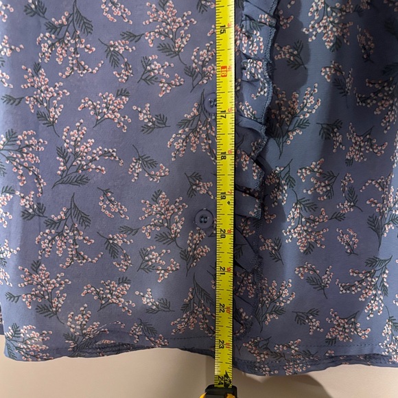 Floral Ruffle Button-Up Blouse - Picture 4 of 5